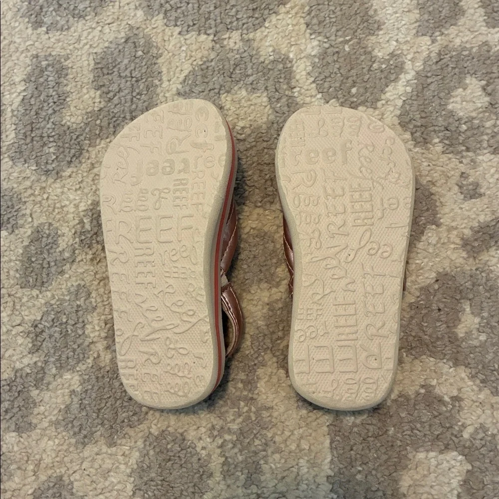 Reef Little Kids Ahi Cheetah Flip Flops sz 3/4